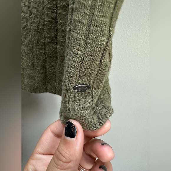 American Eagle Mock Neck Ribbed Sleeveless Top - Picture 2 of 4